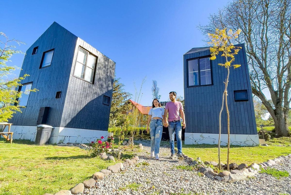 una casa pequeña inspirada en la novela "el principito" se alquila en airbnb