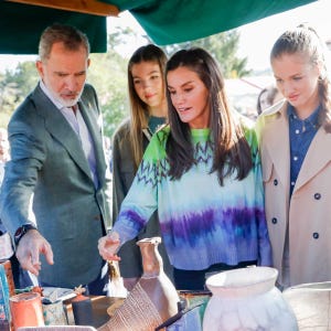 felipe vi con su mujer y sus hijas