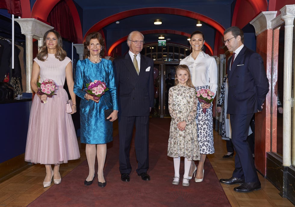 Reyes de Suecia con la princesa Victoria