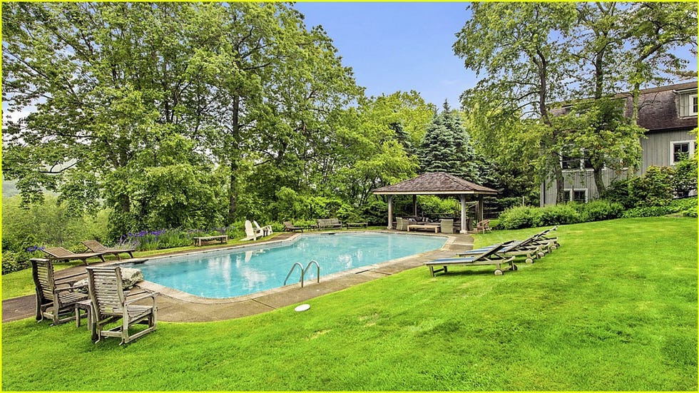 casa de campo de richard gere y alejandra silva cerca de nueva york con piscina