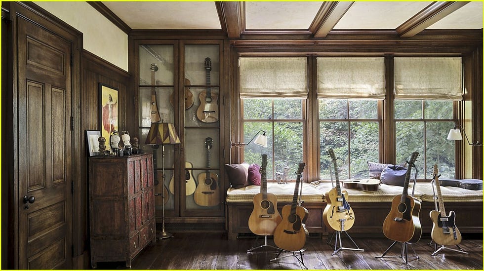 casa de campo de richard gere y alejandra silva cerca de nueva york con sala de música