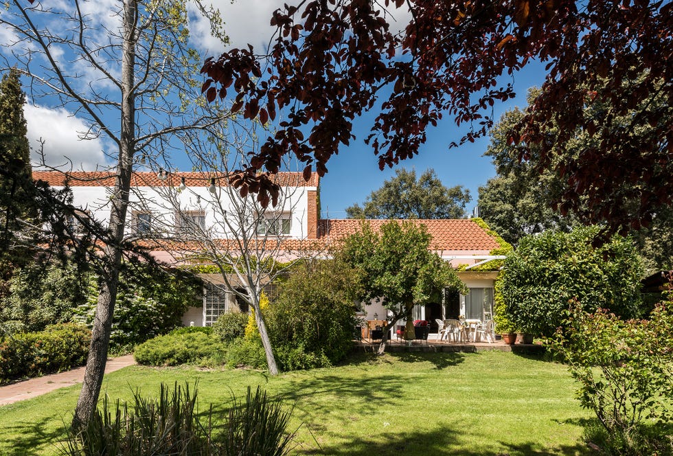 casa rural con jardín