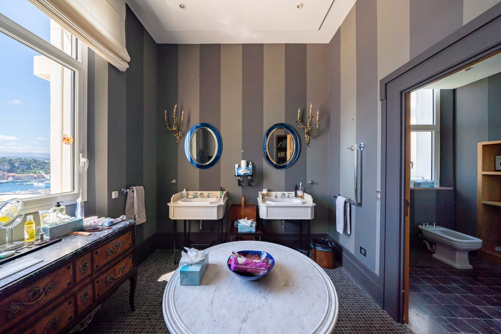 baño en suite de estilo clásico
