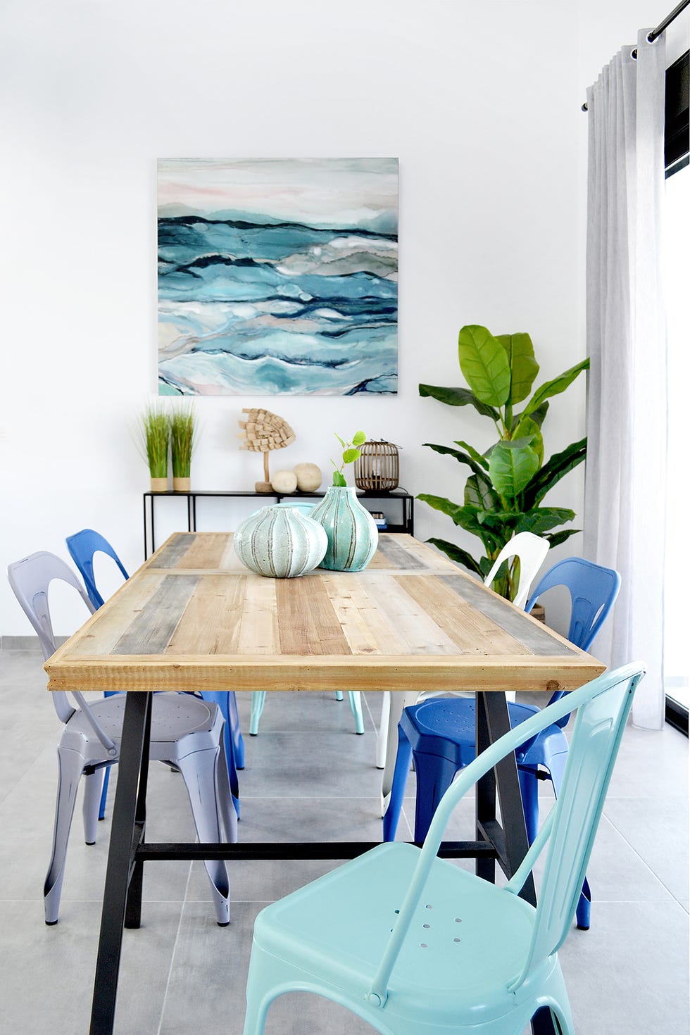 Comedor decorado en tonos azules
