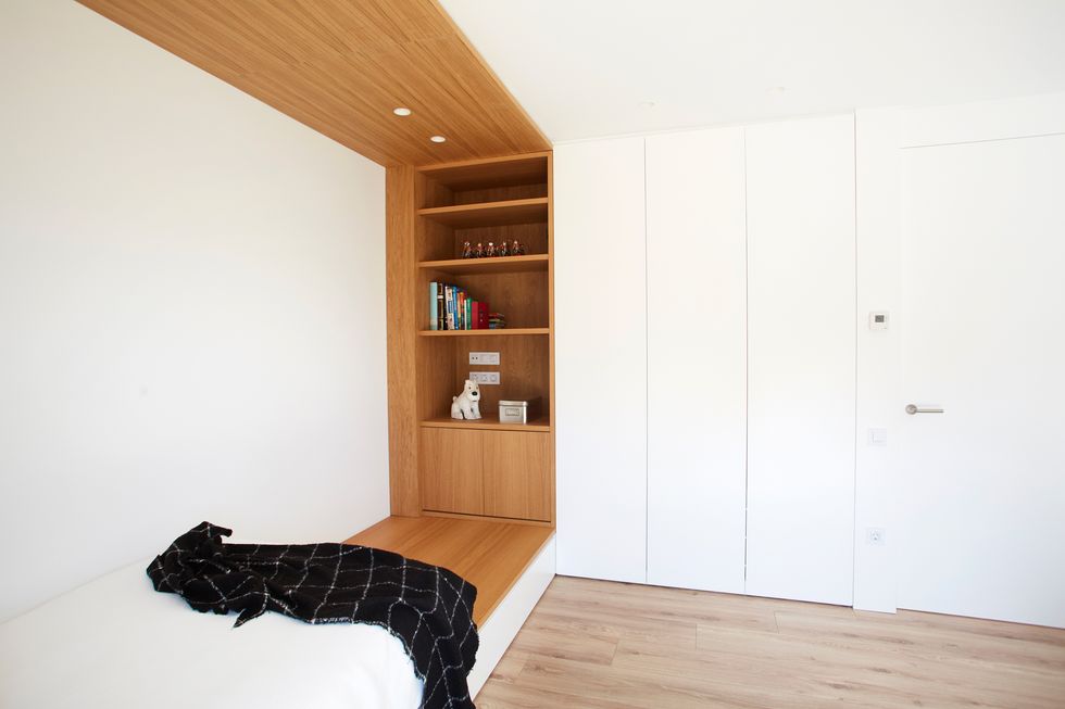 habitación infantil de diseño minimalista con cama de obra