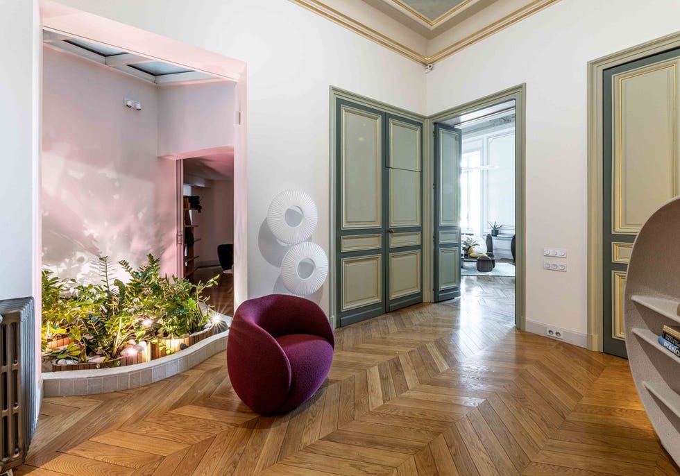 la casa de yves saint laurent en parís está decorada con muebles de diseño