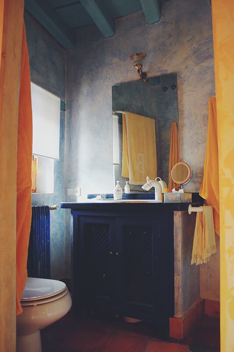 casa azul de lucía bosé en brieva segovia aseo rustico