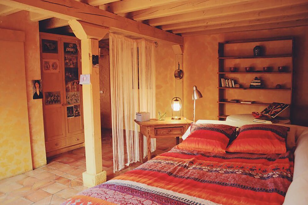 casa azul de lucía bosé en brieva segovia dormitorio principal