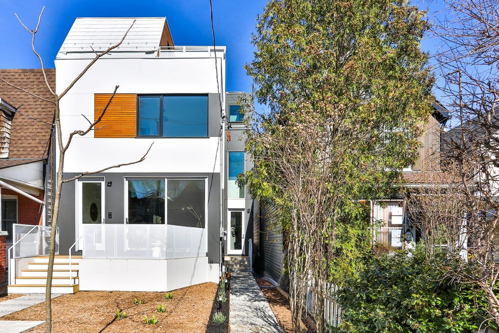 fachada de diseño moderno en color blanco