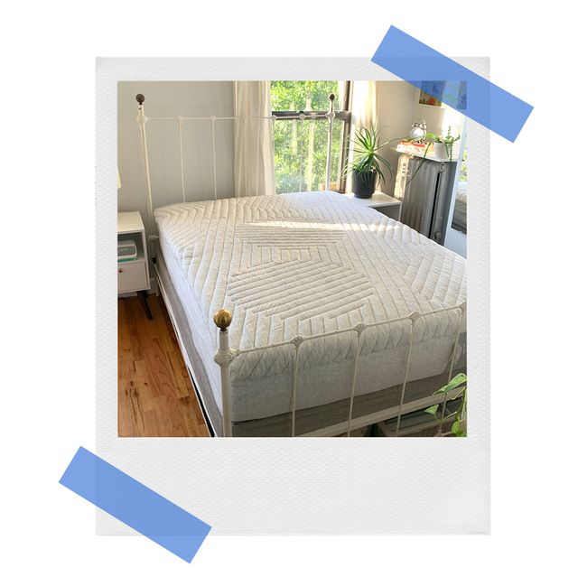 casper mattress box and wave hybrid mattress with snow technology on bed