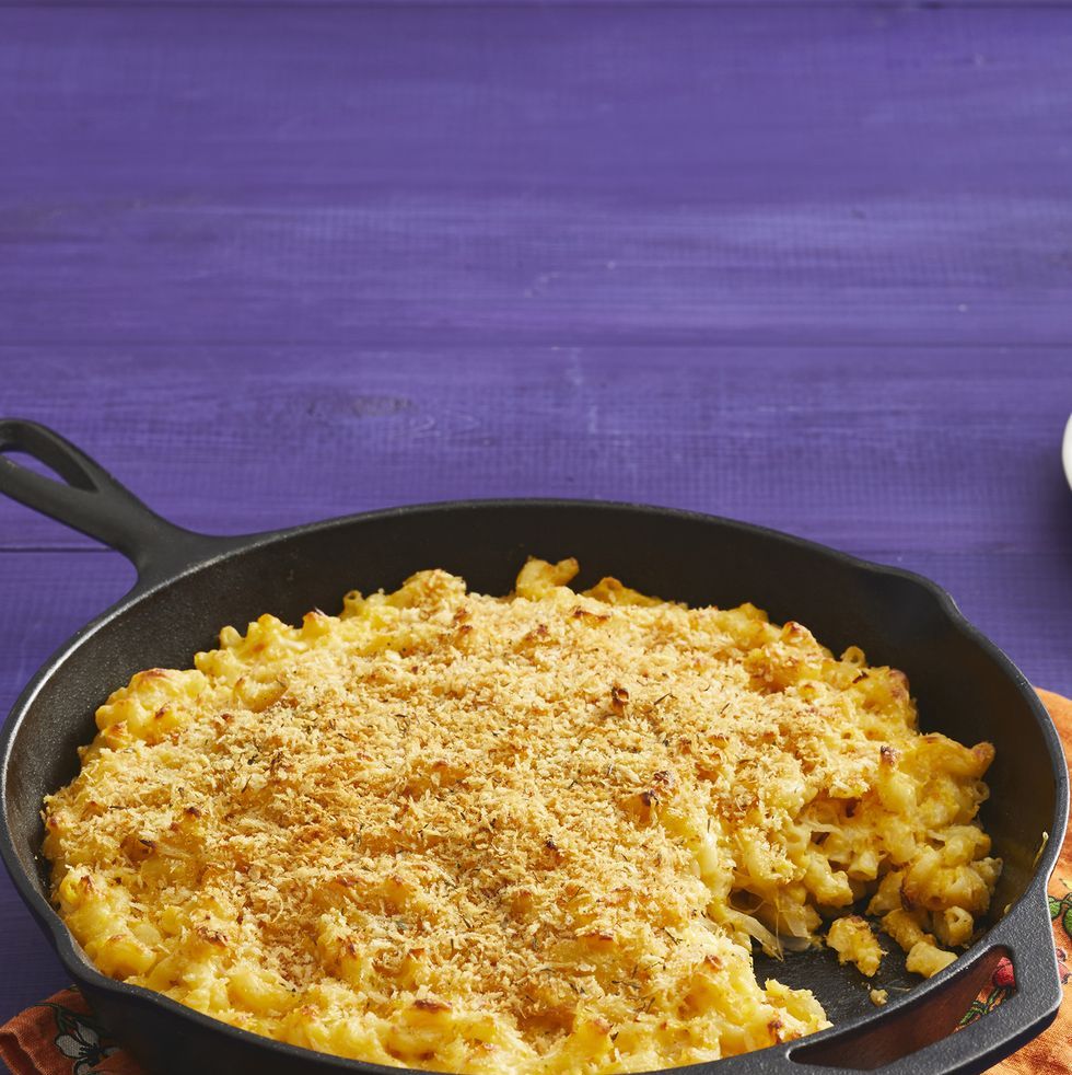 https://hips.hearstapps.com/hmg-prod/images/cast-iron-skillet-recipes-butternut-squash-mac-and-cheese-1629744846.jpeg?crop=1.00xw:0.667xh;0,0.185xh&resize=980:*