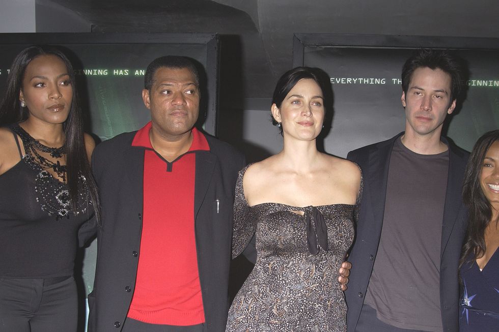 laurence fishburne, carrie anne moss, keanu reeves and jada pinkett smith standing together at a press conference