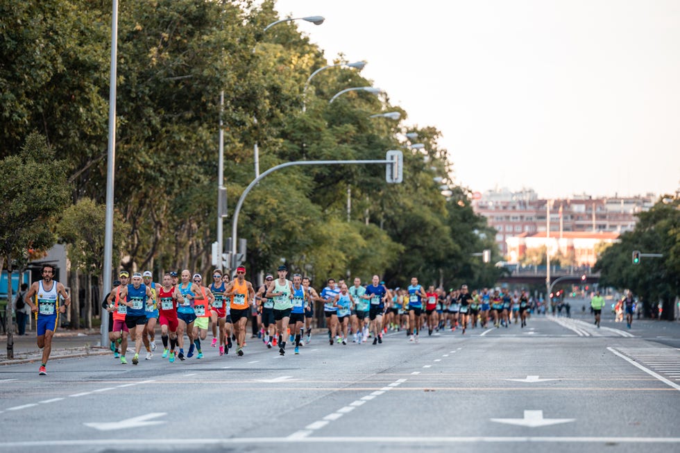 corredores en el maratón madrid 2021