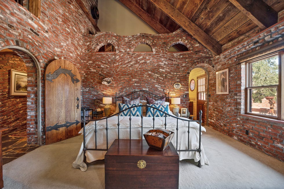 Dormitorio del Castillo del Álamo en California