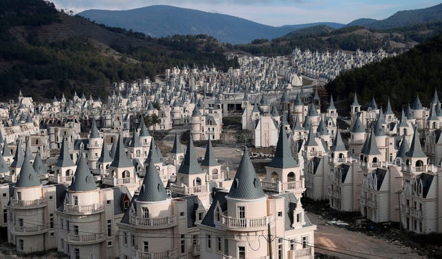 Mini castillos abandonados en Turquía