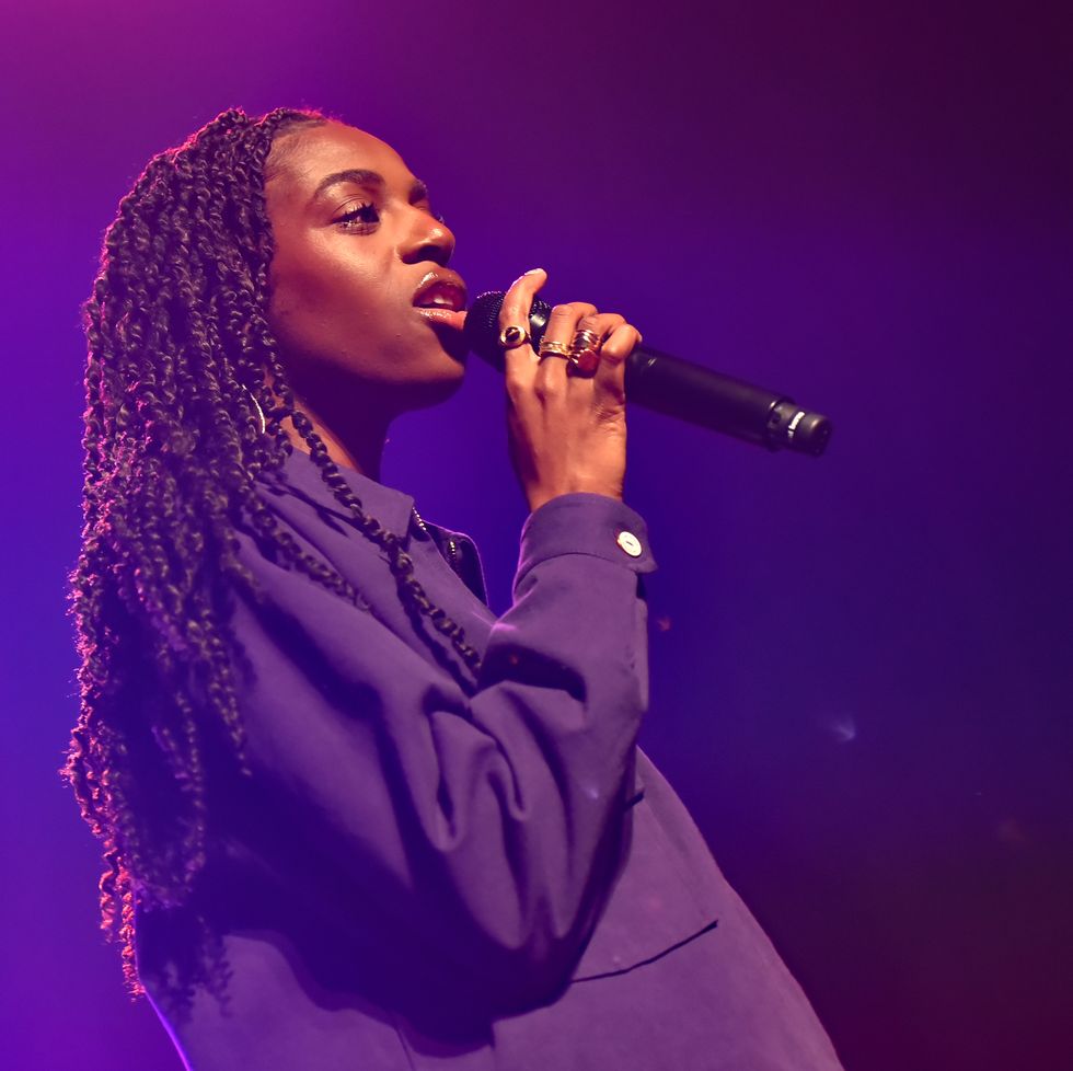 cat burns performs at roundhouse