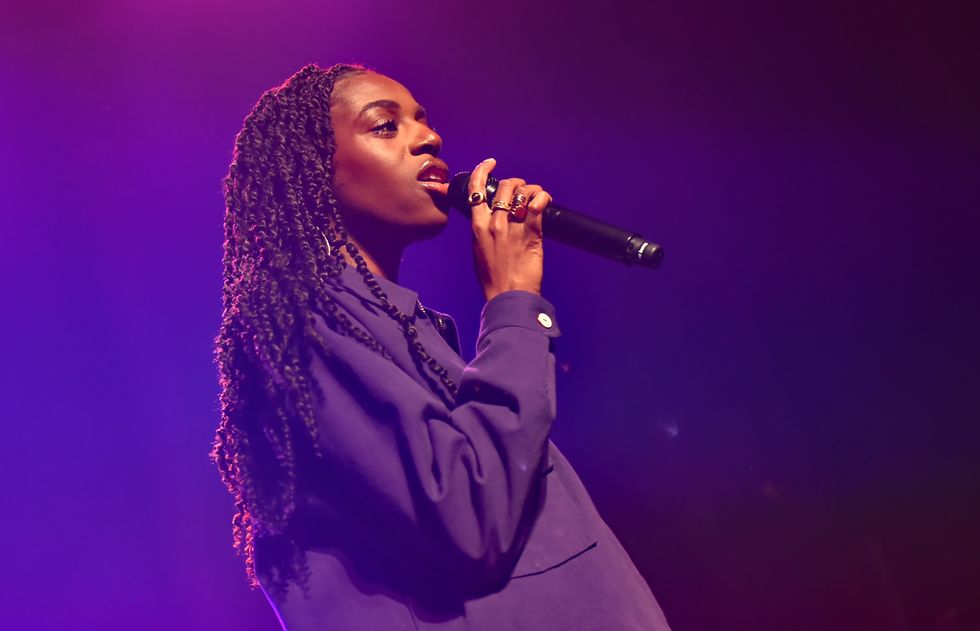 cat burns performs at roundhouse