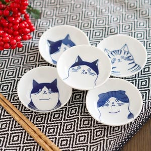 blue and white cat themed plates