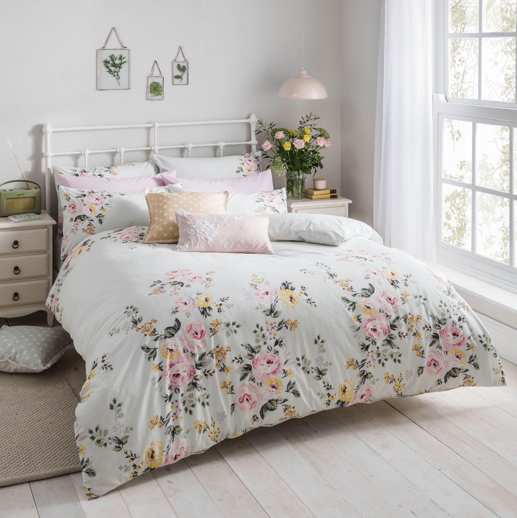 Cath Kidston Launches A Beautiful New Vintage Style Bedding Range   Cath Kidston X Ashley Wilde Vintage Bunch 1583147661 