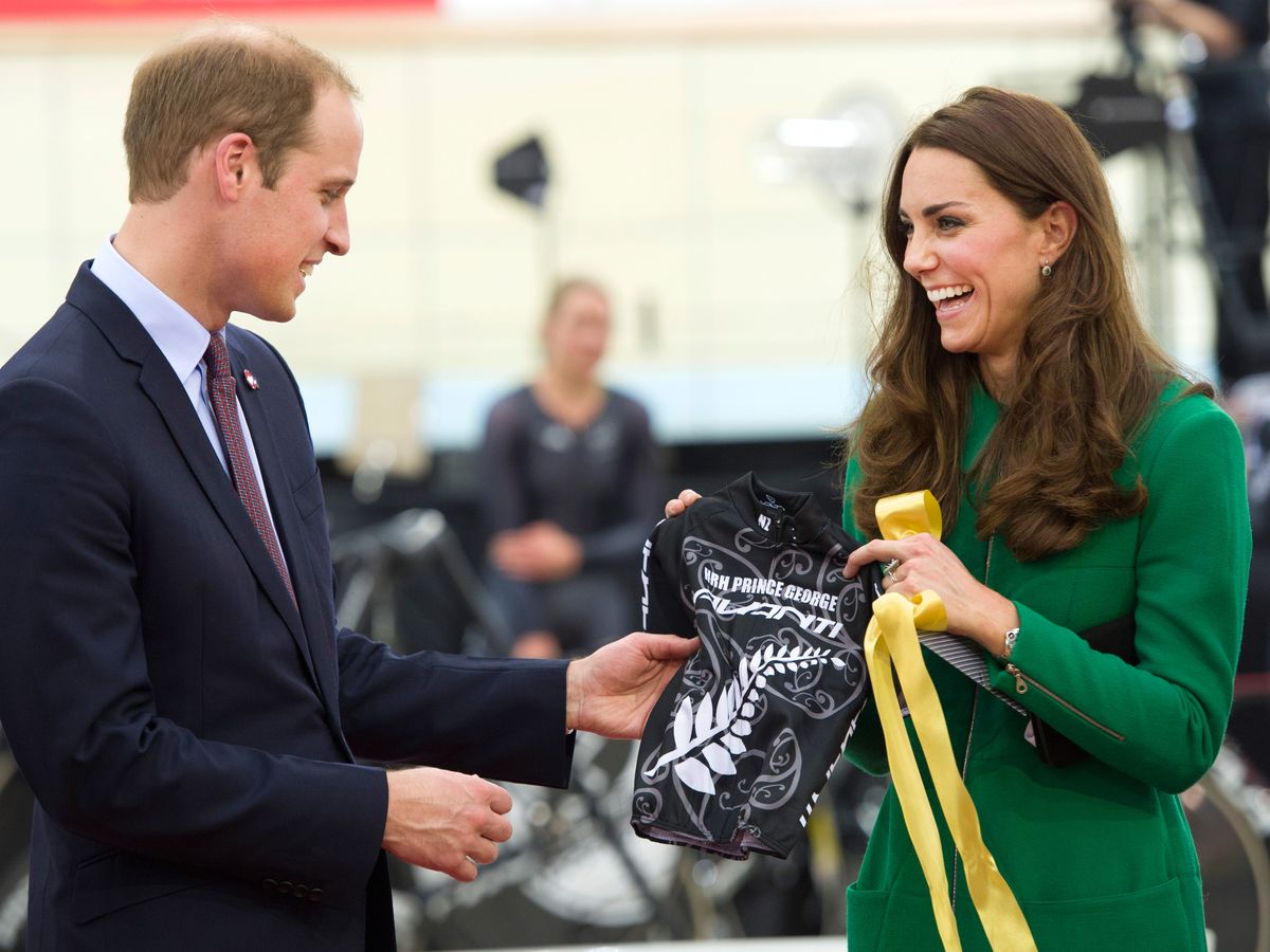https://hips.hearstapps.com/hmg-prod/images/catherine-duchess-of-cambridge-and-prince-william-duke-of-news-photo-1575908592.jpg?crop=0.85601xw:1xh;center,top&resize=1200:*
