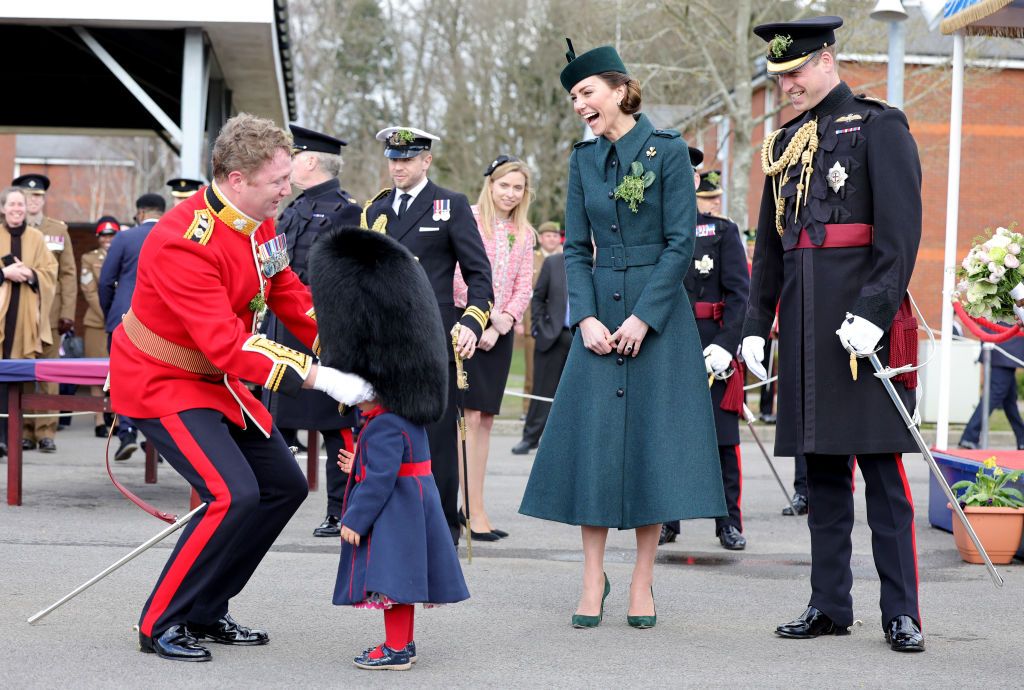 英国近衛兵 制服 イギリス軍 ロイヤルガード アイリッシュガース