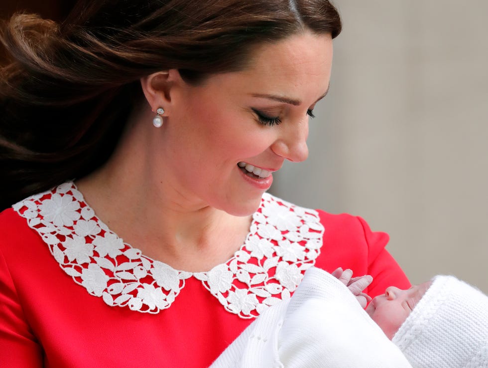 duchess of cambridge depart the lindo wing with their new son