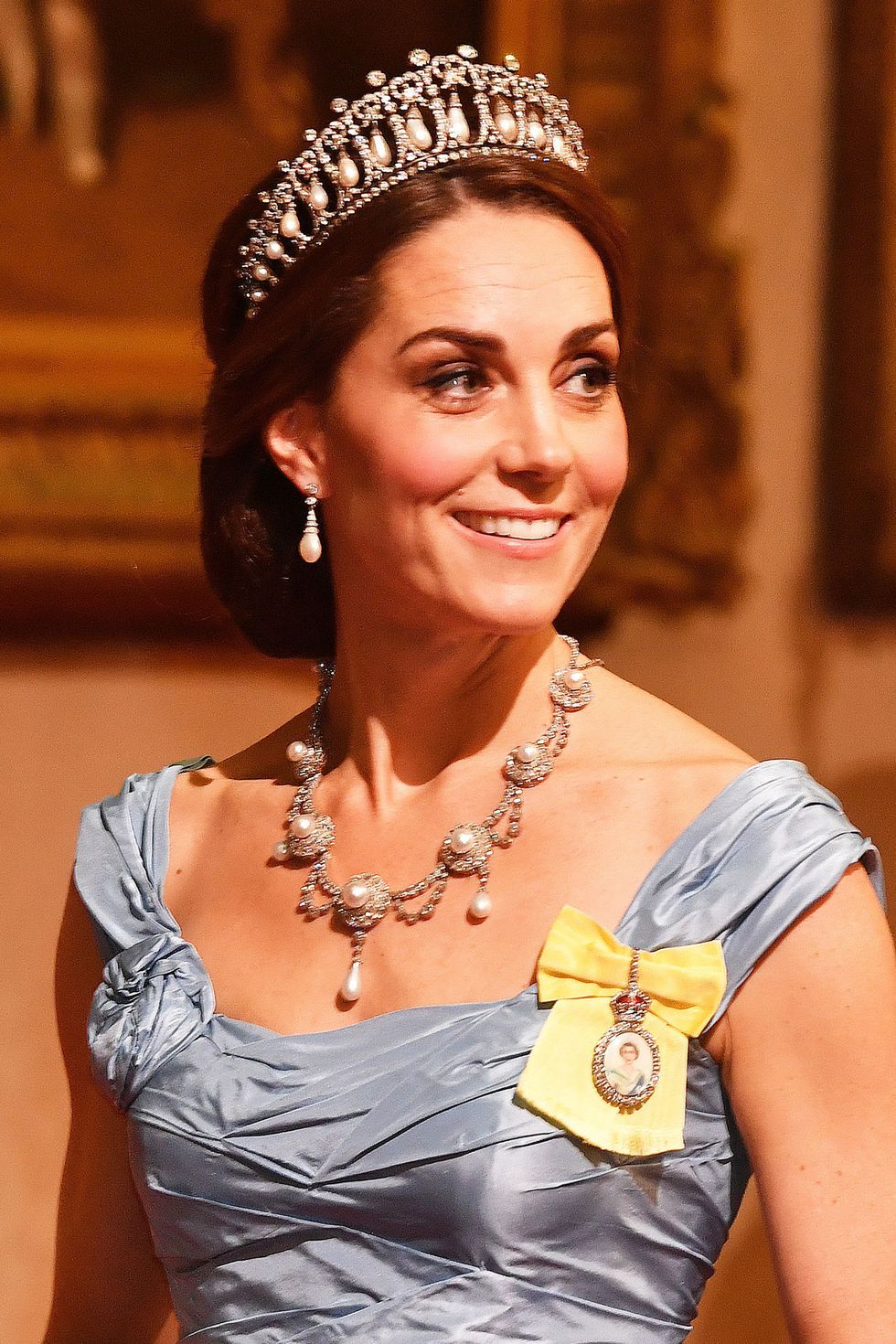 英國皇室成員的珠寶日常！英國女王、凱特王妃不離身的經典珍珠造型