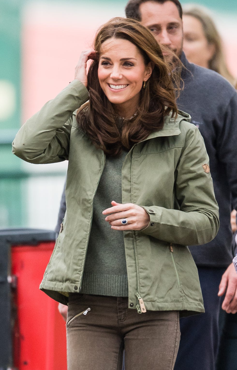 Kate Middleton Gets Hug from Little Girl in Cute Video - Kate Middleton ...