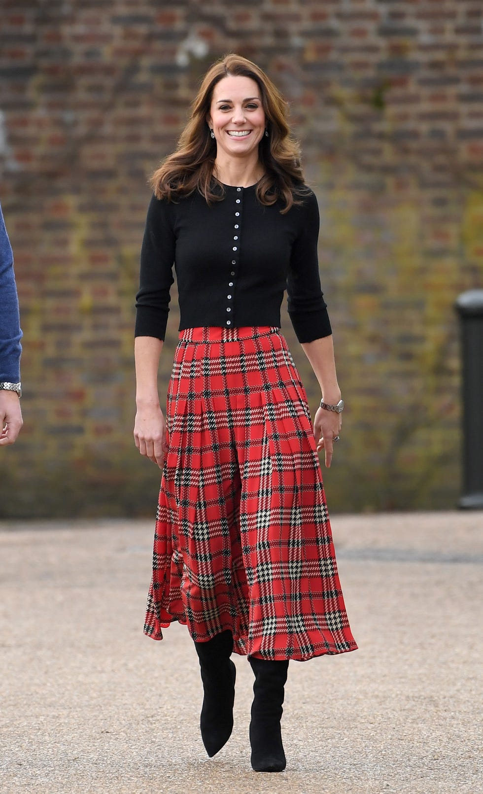 the duke  duchess of cambridge host christmas party for families of military personnel deployed in cyprus