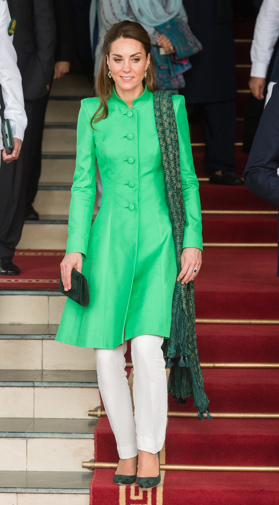 60+ Photos of the Royal Family Wearing Green - Queen Elizabeth ...