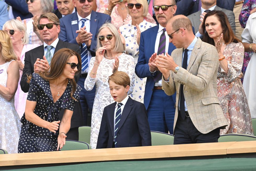 喬治王子完全被喬科維奇牽著走？「吐舌、皺眉、奧嘟嘟」喬治王子在溫網決賽再現逗趣表情包
