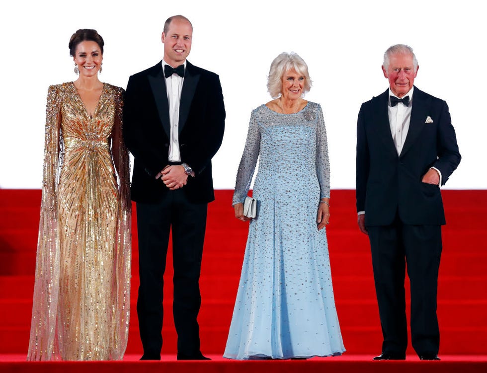kate y guillermo posan con carlos y su mujer en el royal albert hall de londres