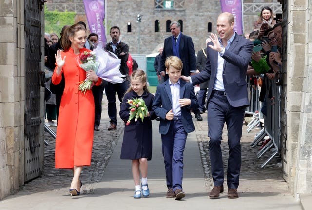 Prince George and Princess Charlotte Join Parents Will and Kate on ...