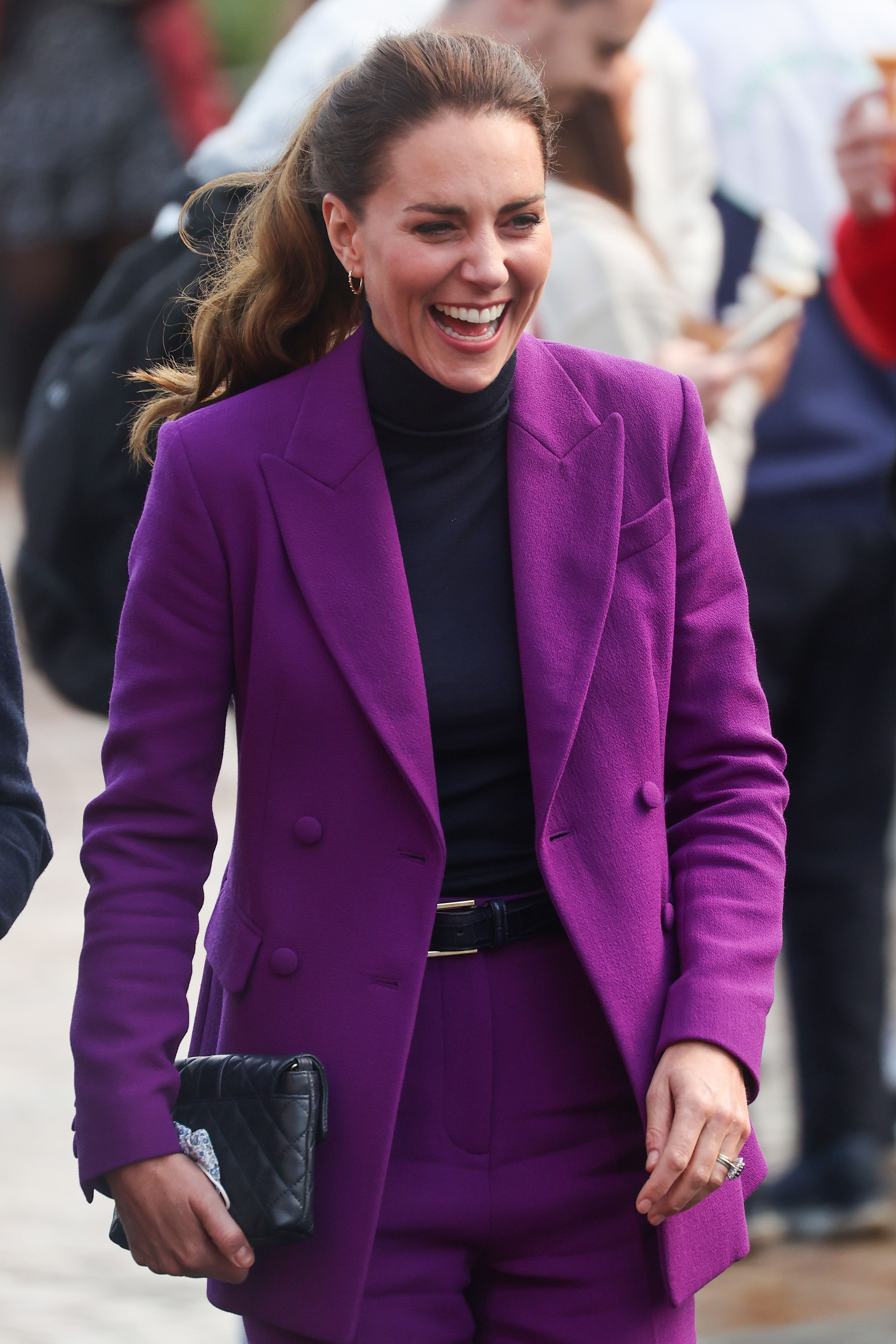 This is what Kate Middleton apparently carries in her handbag What