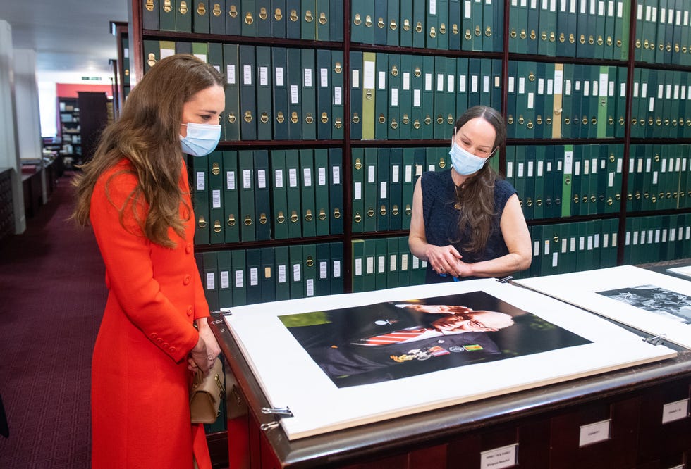 the duchess of cambridge hold still