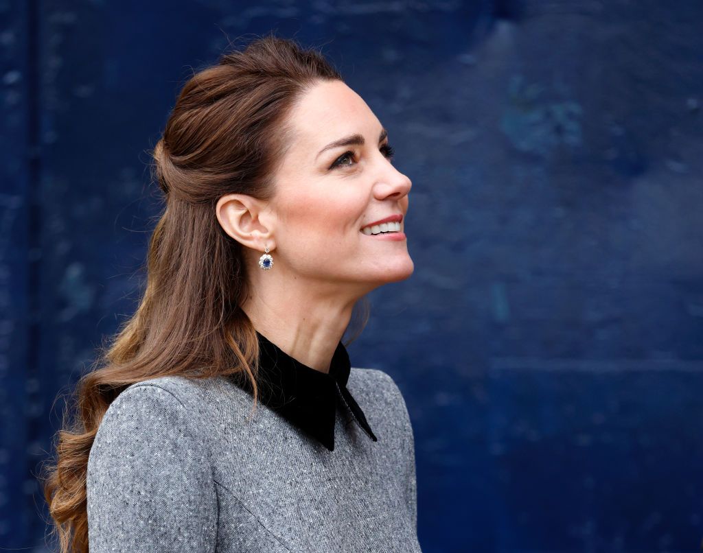 Kate Middletons New Earrings Matches Her Sapphire Ring  Sapphire blue  earrings Kate middleton news Blue sapphire studs