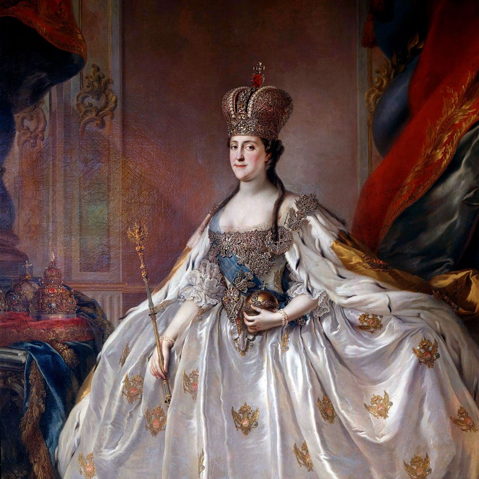 Dit portret toont Catharina de Grote in haar kroningsgewaad kort nadat ze in 1762 haar man Peter III van de troon had gestoten