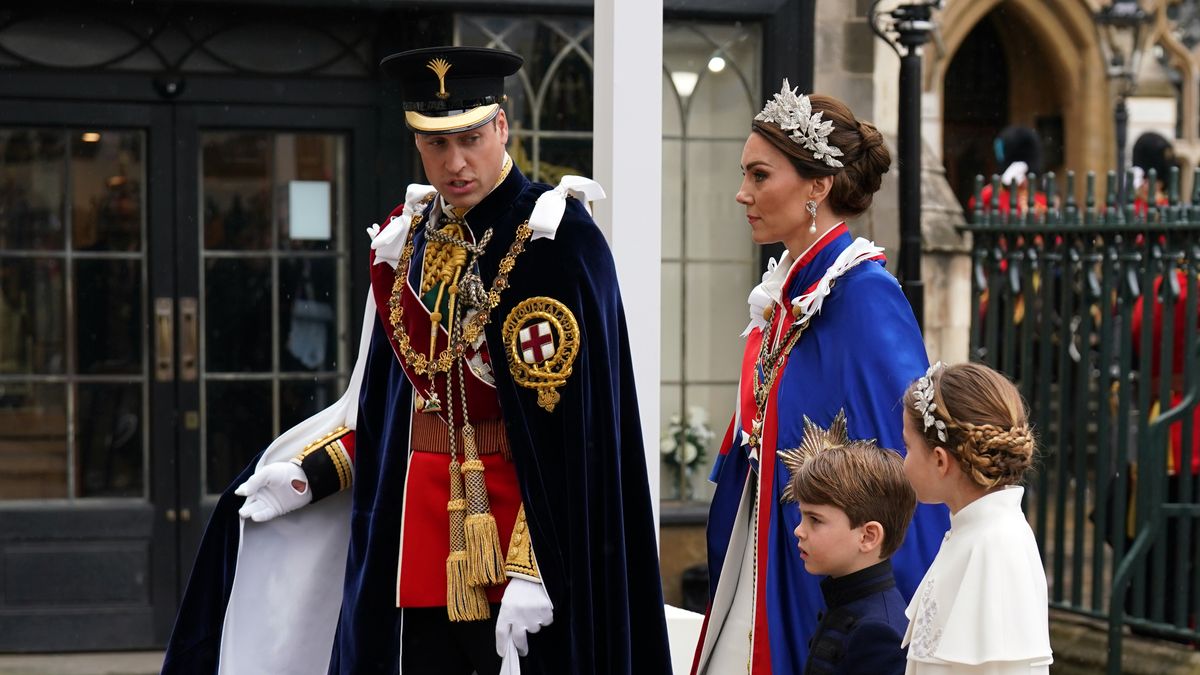 preview for Kate Middleton Visits Hampton Court Palace