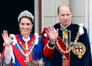 prins william en kate middleton bij de kroning van charles