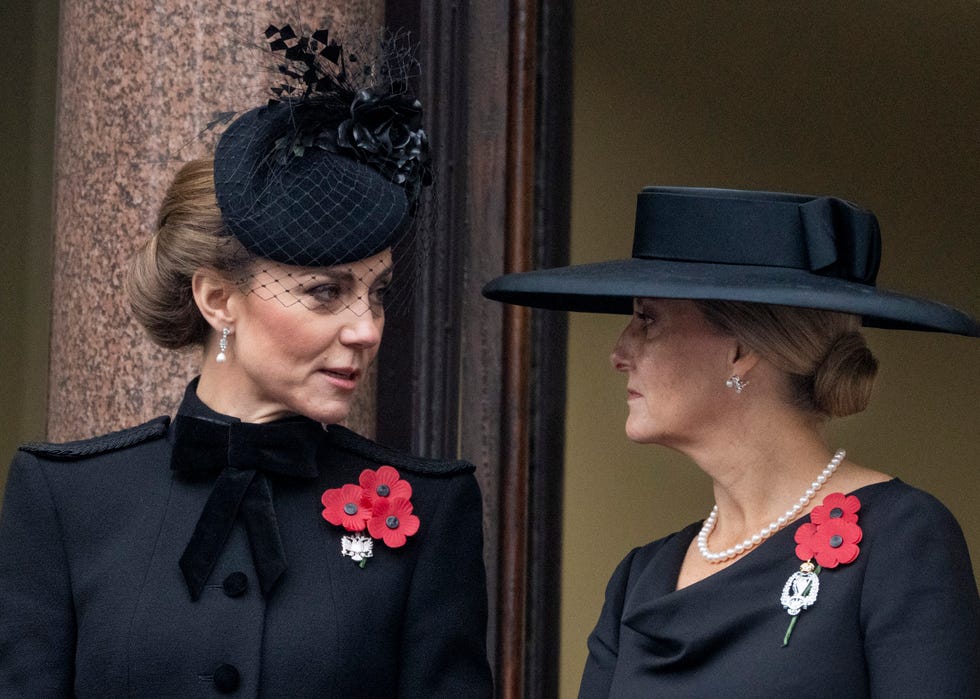 la princesa de gales y la duquesa de edimburgo en el domingo del recuerdo