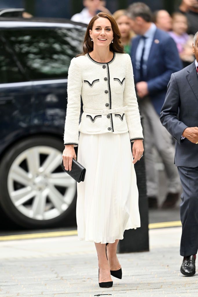 Kate Middleton looks like a supermodel in vintage Chanel