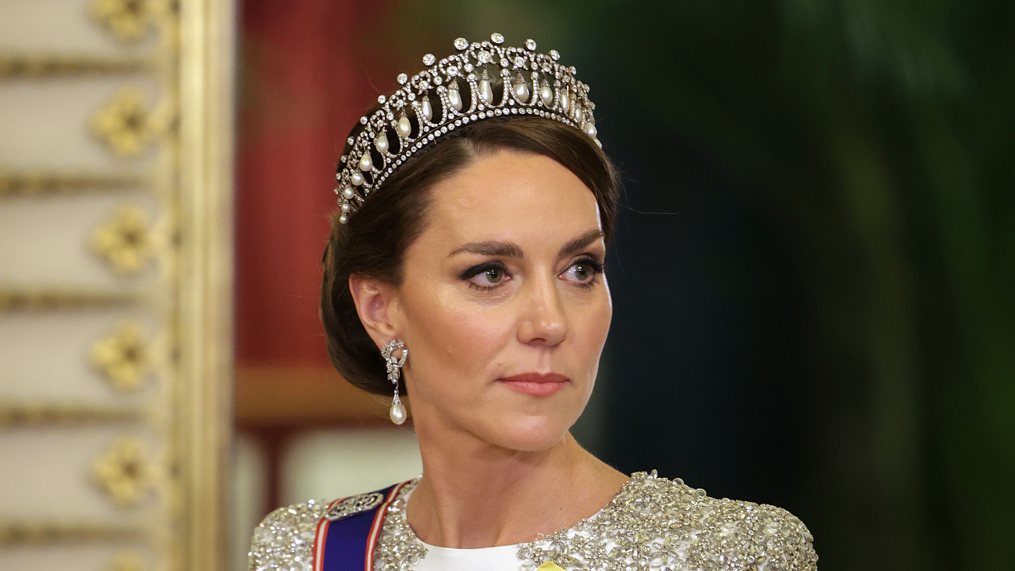 La storia della corona di Kate Middleton da principessa del Galles