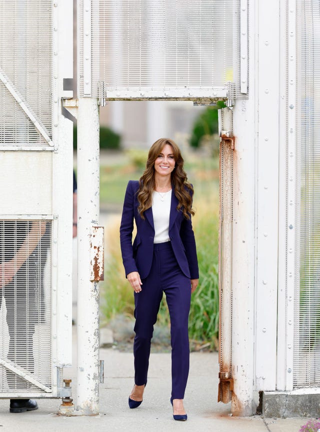 kate middleton curtain bangs haircut