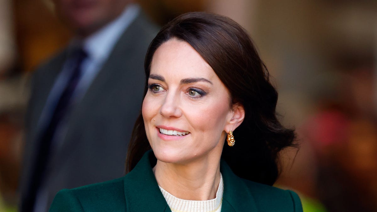 Kate Middleton ha tomado una decisión drástica con la caída de pelo 13 Merca2.es El rey Carlos III se suma a esta iniciativa y la apoya totalmente