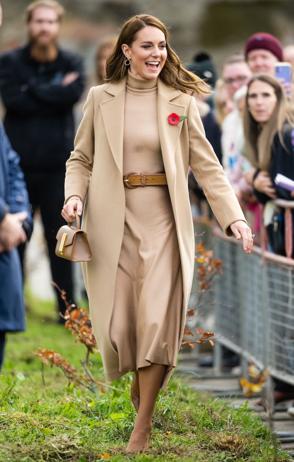 凱特王妃證實罹癌令人不捨！回顧凱特現身帶動的「小眾精品包包」熱潮 這些品牌都因她穿搭而紅