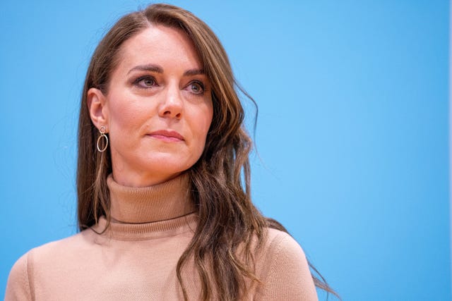 Kate Middleton Apologizes For Editing Mothers Day Photograph