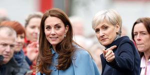 Kate Middleton en persoonlijk secretaris Catherine Quinn tijdens een bezoek aan Ierland.