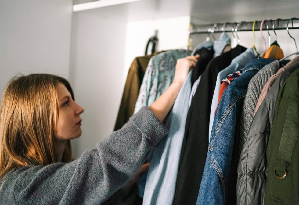 closet organization ideas seasonal hanging method