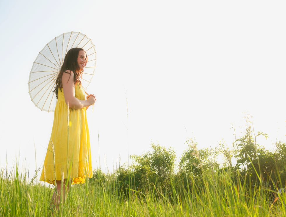 人気の晴雨兼用や折りたたみ、遮光率99％も！　おしゃれで便利なおすすめ日傘20選