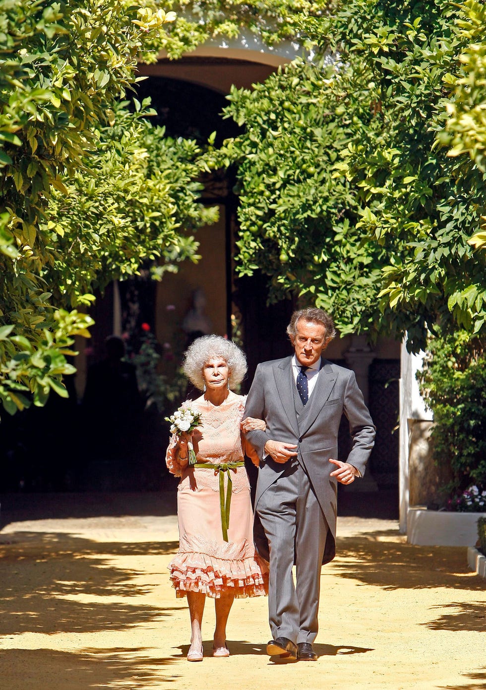 cayetana de alba en su boda con alfonso díez